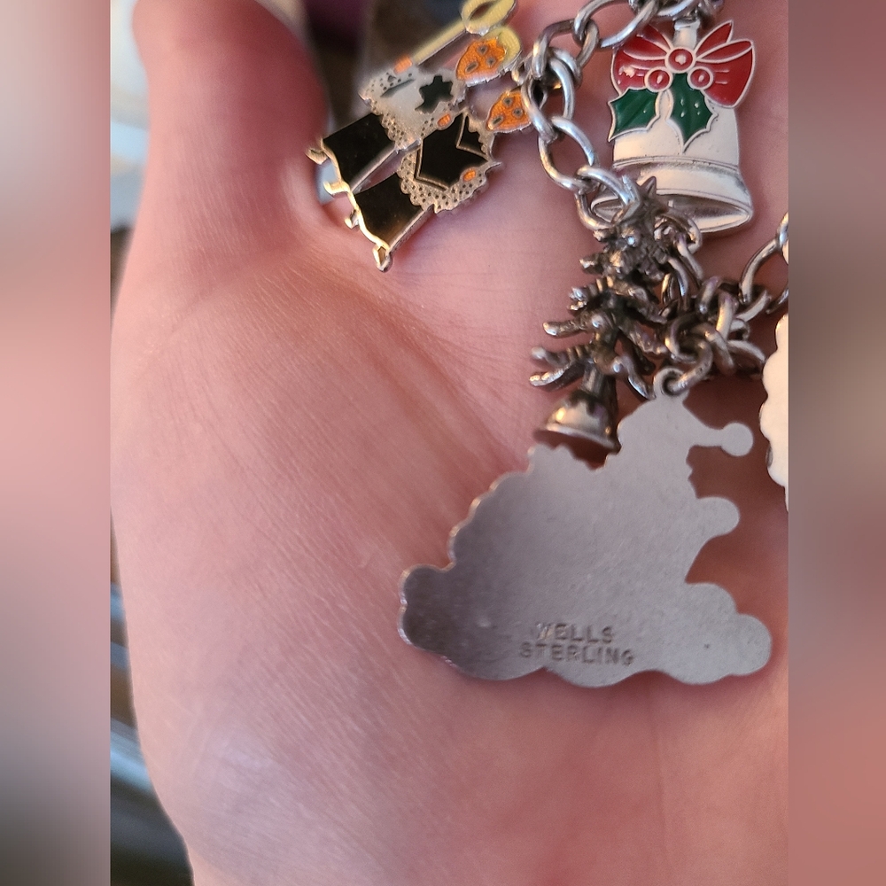Vintage Wells Sterling Silver and Enamel Christmas Charm Bracelet - - Picture 7 of 7